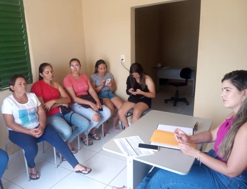 Prefeitura de Quixaba se reúne com agricultores familiares para discutir ações sobre o PNAE