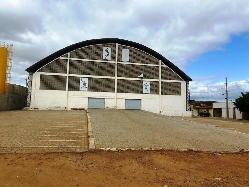 Em Monteiro, Secretaria de Infraestrutura agiliza ações de limpeza de mato em vários bairros em decorrência das chuvas