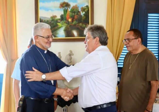 Em reunião com arcebispo e religiosos, João reafirma compromisso com a Arquidiocese da PB
