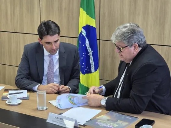 Governador discute com ministro projeto para exportar veículos pelo Porto de Cabedelo