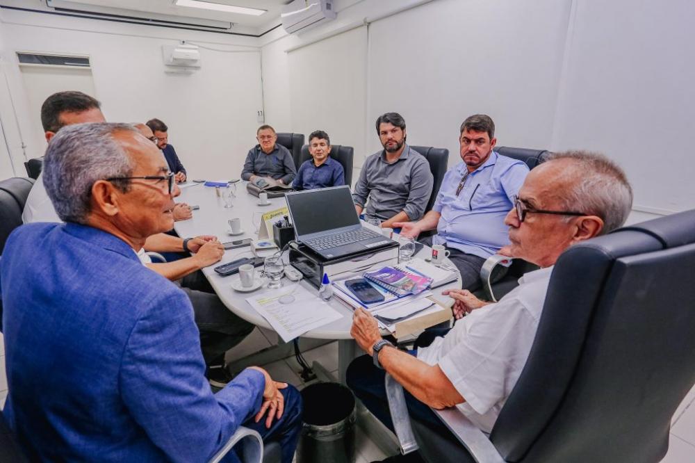 Cícero Lucena ouve pleitos de empresários para fomentar atividades comerciais no Centro Histórico