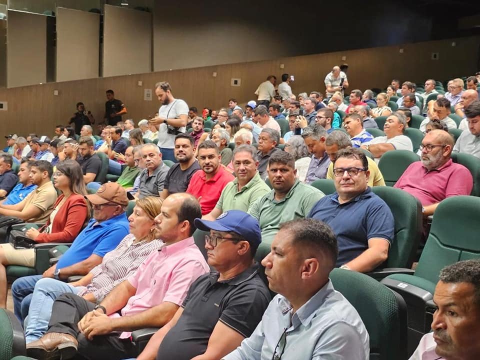 Prefeito de Soledade, Geraldo Moura Ramos, participa de Solenidade do Termo de Cooperação promovido pelo DNOCS, em João Pessoa. 