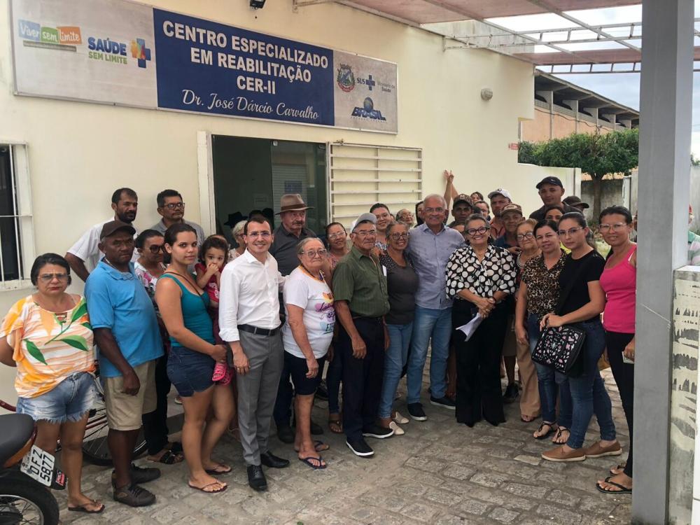 Prefeitura de Araruna entrega aparelhos auditivos para usuários do Centro Especializado em Reabilitação