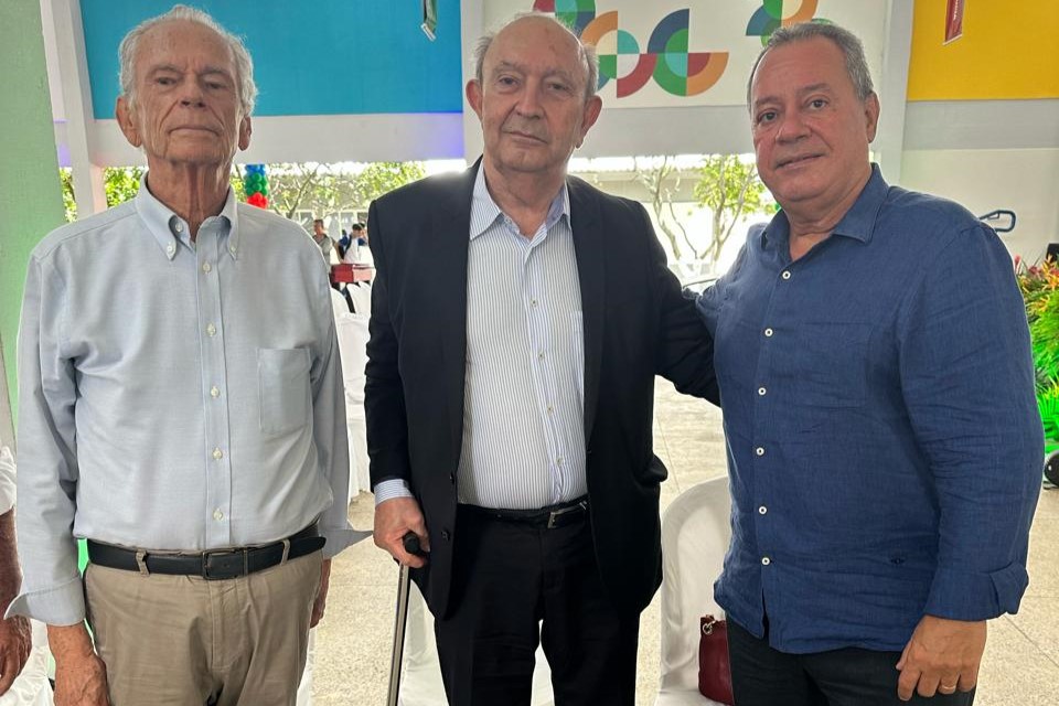 Presidente da FIEPB, Francisco Gadelha participa em Caruaru da inauguração de Escola SESI que é referência no Estado