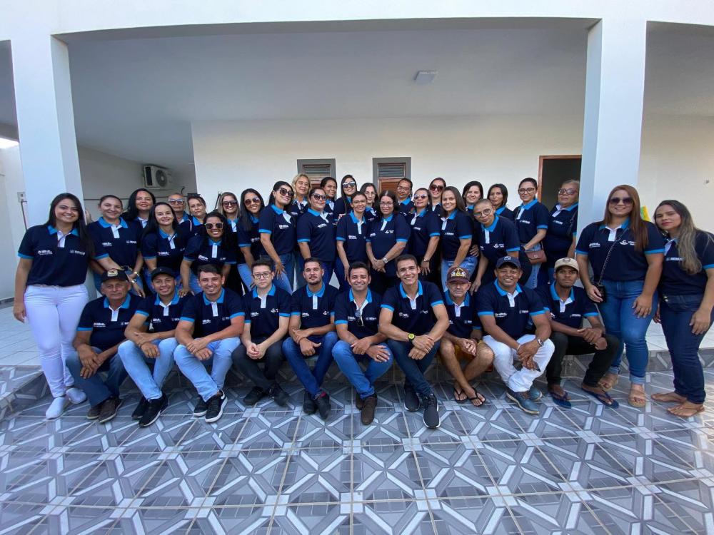 Prefeitura de Barra de Santa Rosa entrega fardamento aos servidores da Secretaria de Assistência Social do município