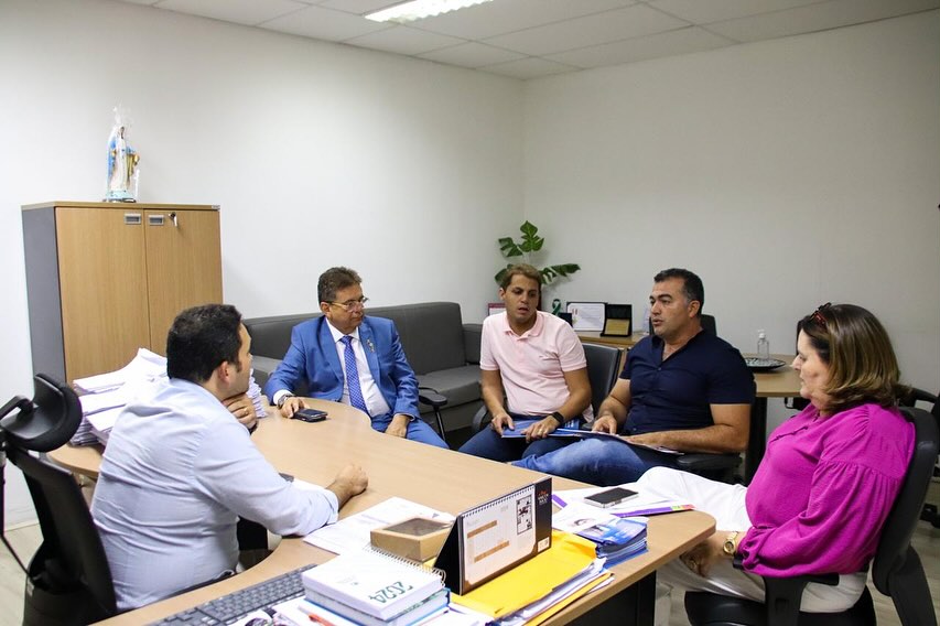 Prefeito de Barra de Santa Rosa discute fortalecimento do Consórcio de Saúde em reunião com Secretário Estadual