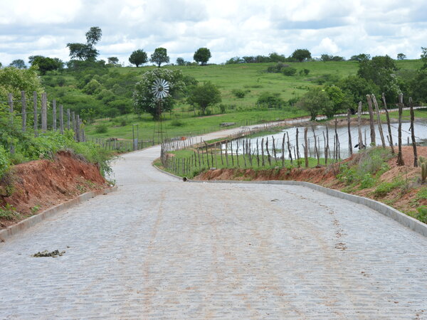Prefeitura de Bom Jesus conclui pavimentação do trecho conhecido como Barragem do Marconildo