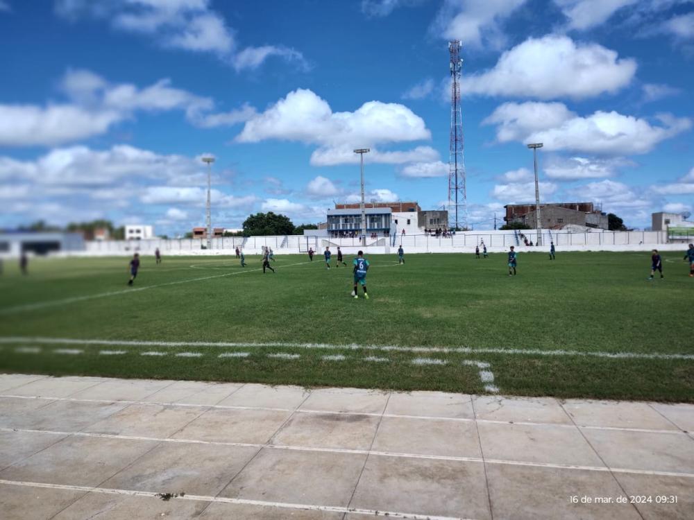 Secretaria de Esportes de Monteiro apoia realização de seletiva do Santos com mais de 400 atletas no Feitosão