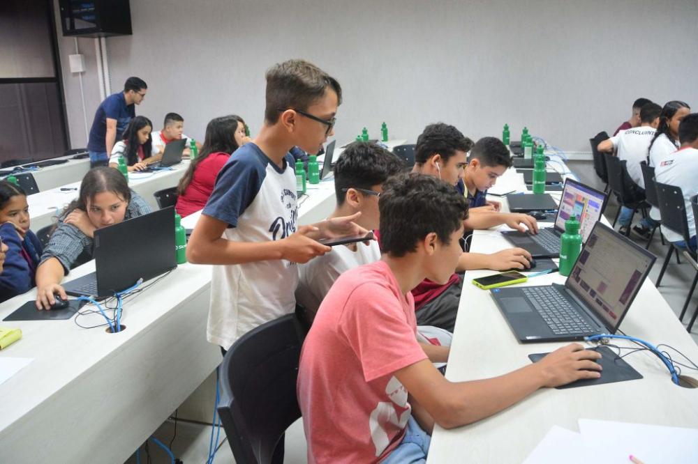 Prefeitura de João Pessoa oferta mil vagas para alunos da Rede Municipal serem monitores na iniciativa Code