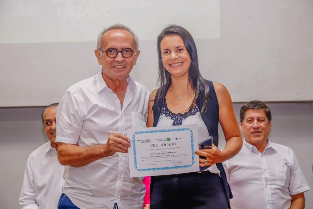 Cícero Lucena entrega certificados para 56 participantes de curso oferecido pela Prefeitura de João Pessoa