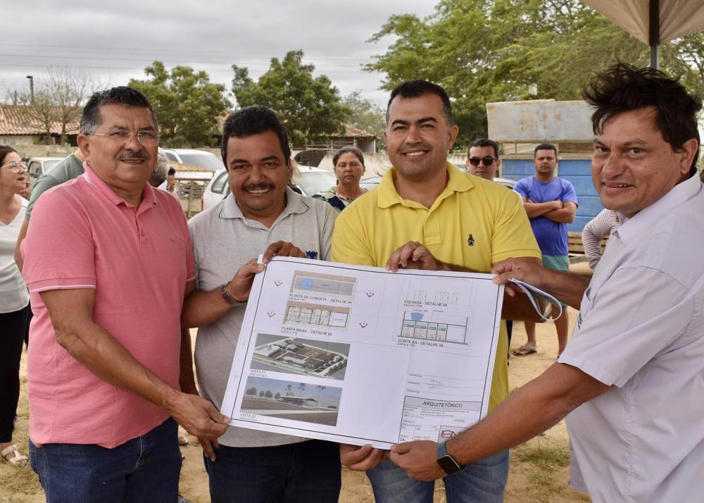 Prefeito de Barra de Santa Rosa assina Ordem de Serviço doCentro de Comercialzação de Animais- Feira de Gado