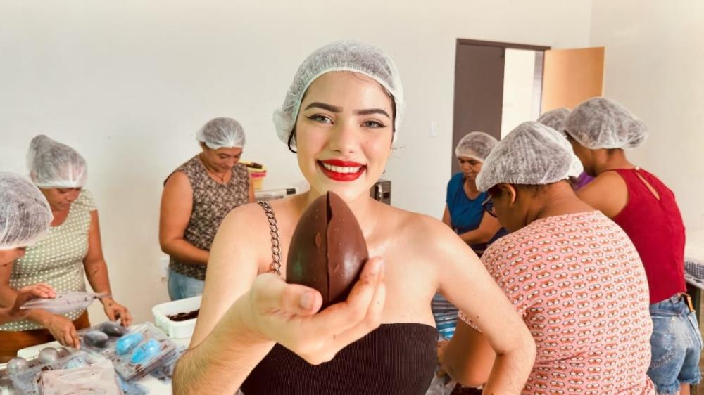 Prefeitura de Barra de Santa Rosa promove Oficina de Confecção de Ovos de Páscoa em parceria com a Secretaria de Assistência Social