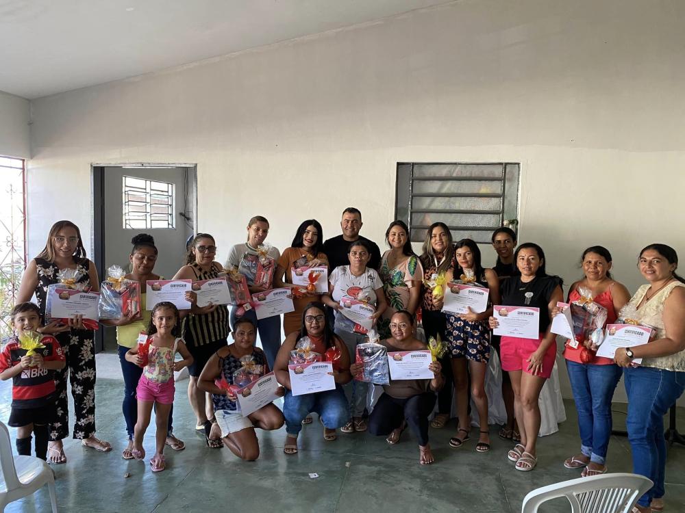 Prefeito de Barra de Santa Rosa Prestigia Entrega de Certificados da Oficina de Ovos de Páscoa