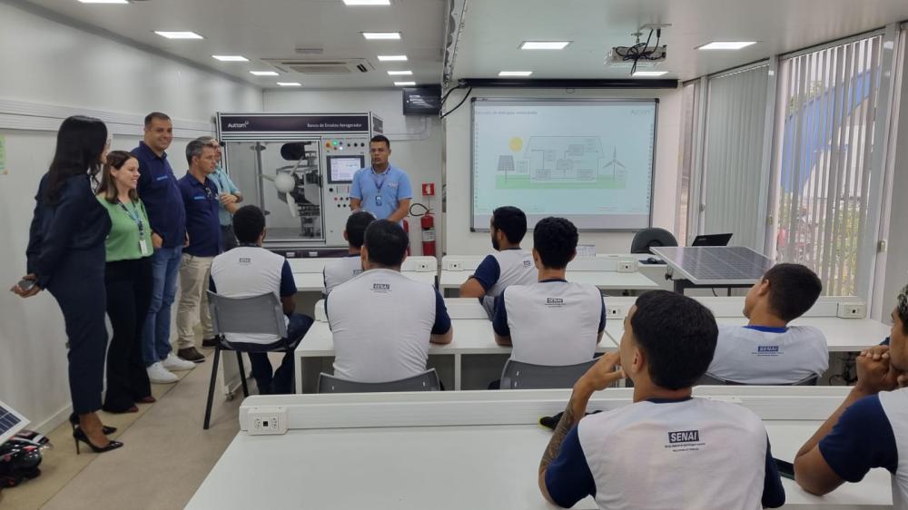 SENAI recebe visita de empresa para discutir parcerias em educação, tecnologia e inovação