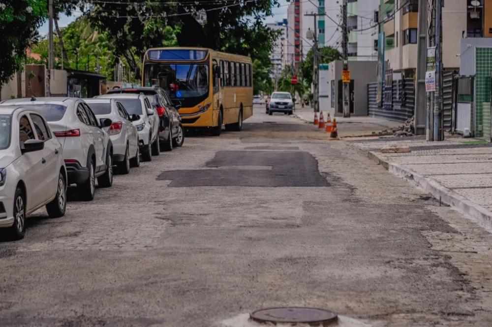 Cícero Lucena autoriza obras de asfaltamento em mais cinco bairros e destaca melhoria da mobilidade com a criação de binários em Manaíra