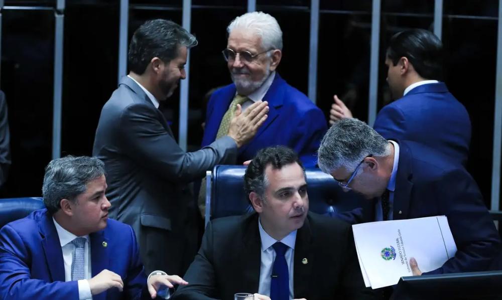 Senado aprova criminalização de porte e posse de drogas