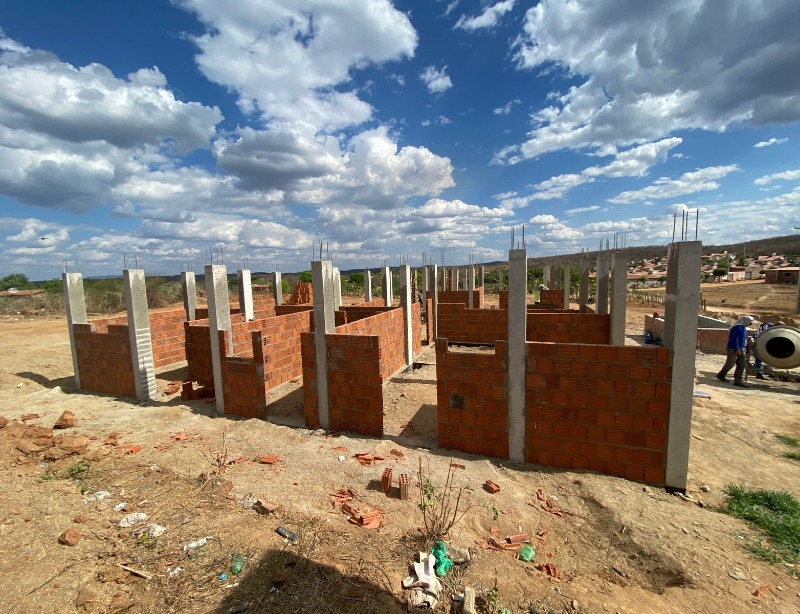 Prefeitura de Diamante está realizando várias obras com construção de creche, reforma de escolas e pavimentação de ruas