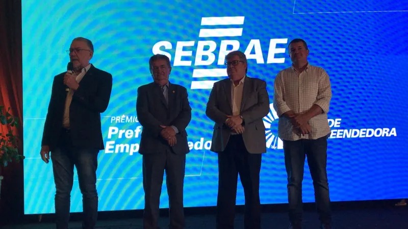 Presidente da FAMUP, George Coelho participa do evento que premiou prefeituras empreendedora realizado pelo SEBRAE