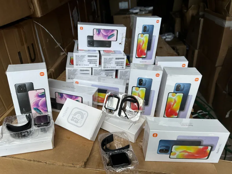 Napoleão Laureano inicia bazar de telefones, perfumes e eletros