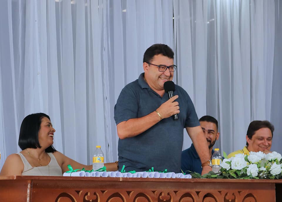 Prefeito de Soledade certifica professores e gestores que participaram do Curso de Formação Continuada para anos iniciais do Ensino Fundamental.