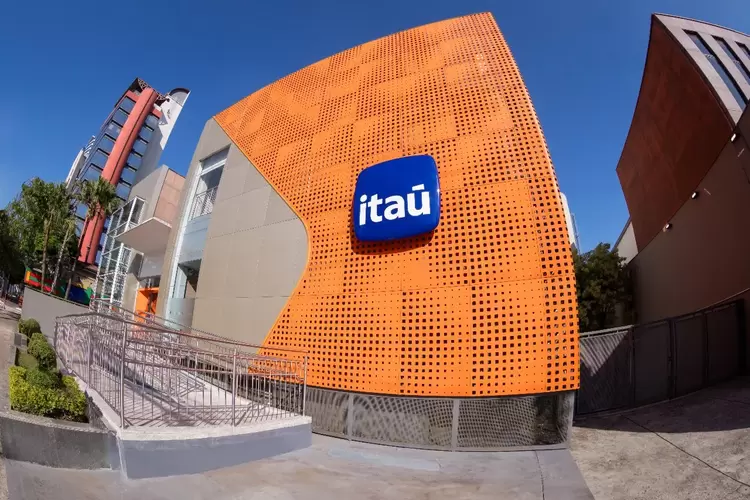 Itaú está com mais de 180 vagas direcionadas para mulheres na liderança; veja como participar