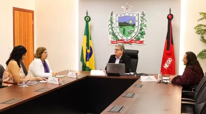 Governador recebe ministra e trata de políticas públicas em defesa da mulher na PB