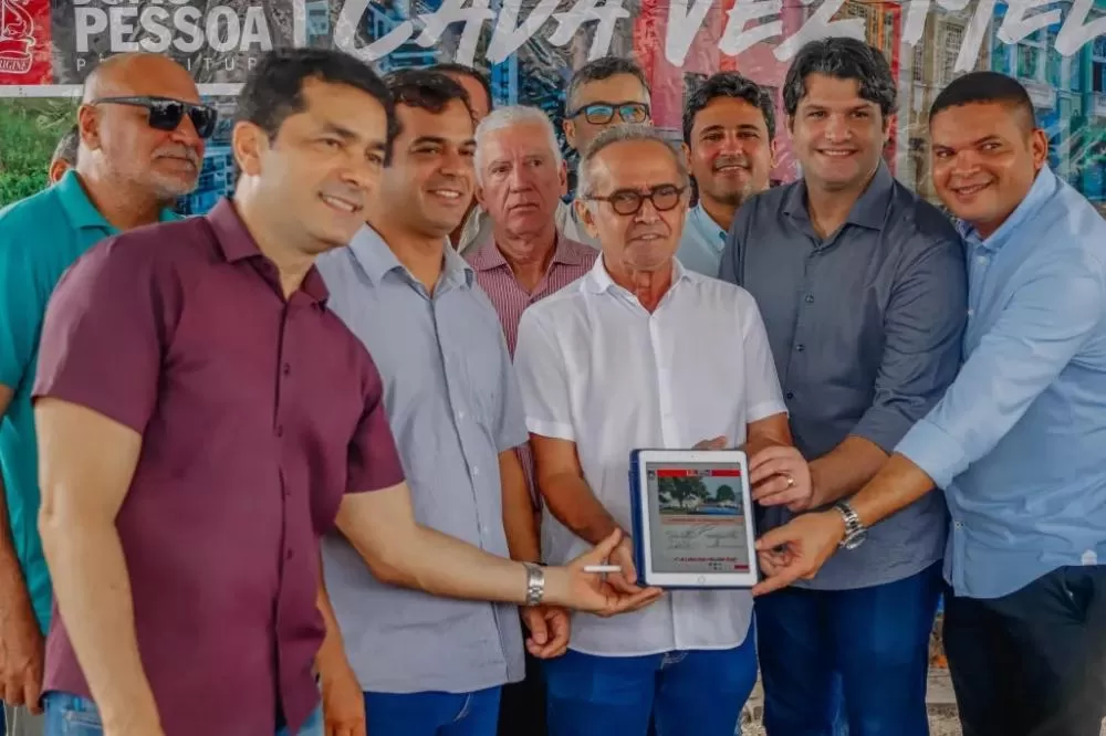 Cicero Lucena autoriza construção de praça no Bancários e anuncia outras três em Mumbaba, Ipês e Alto do Mateus