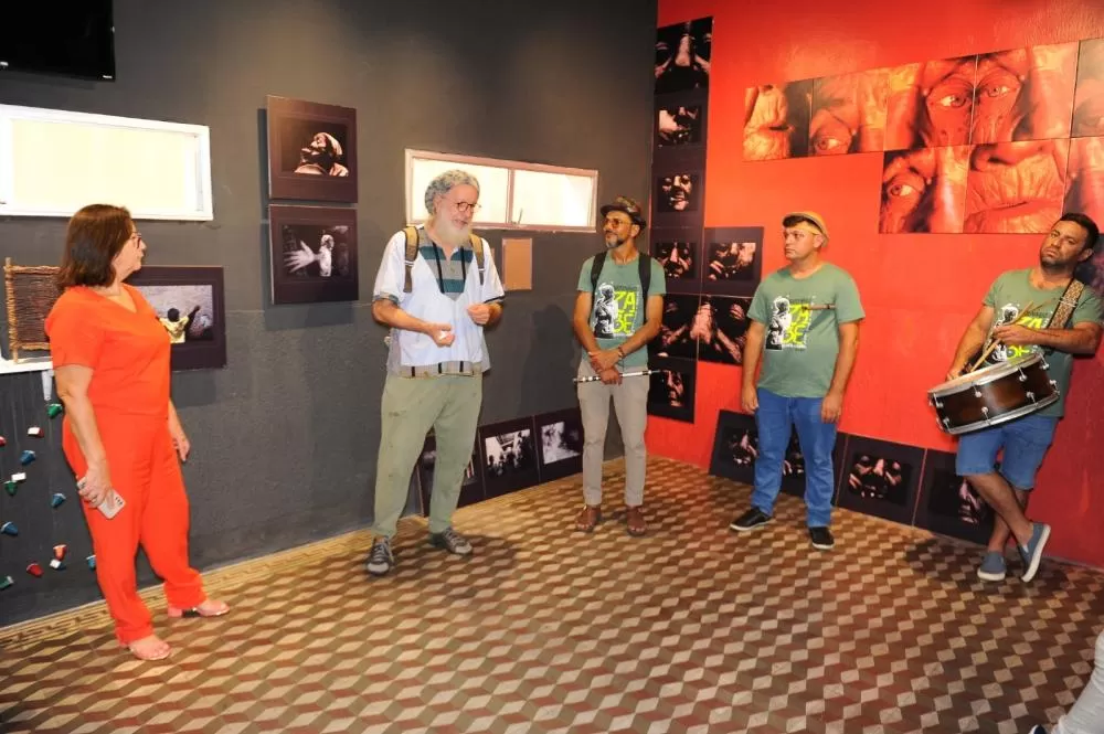"Exposição de Fotógrafo Ricardo Peixoto em Homenagem aos 100 Anos de Zabé Continua no Museu Histórico de Monteiro até Junho"