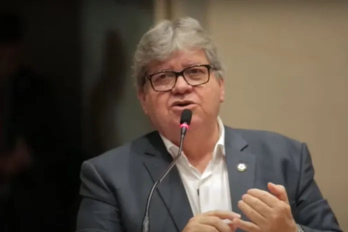 João Azevêdo destaca potencial do Nordeste em entrevistas à Folha e Valor