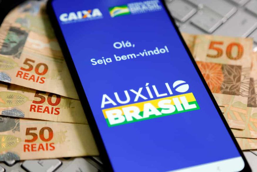 Veja como fica a dívida do empréstimo do Auxílio Brasil se o benefício for cortado