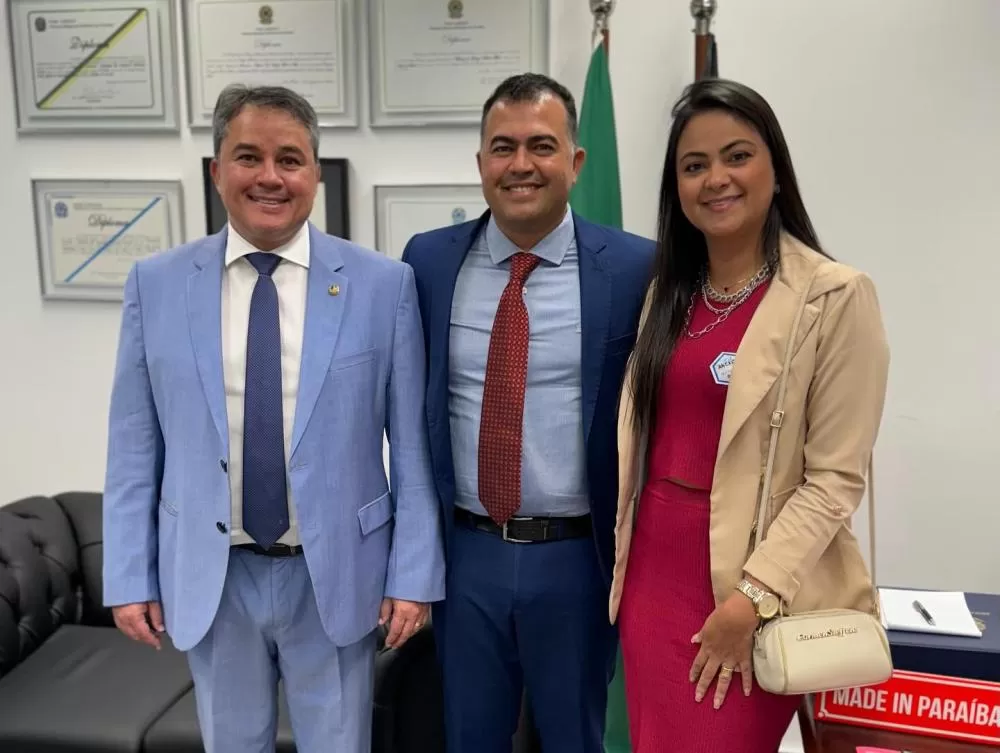 Prefeito de Barra de Santa Rosa, Neto Nepomuceno, Se Reúne com Senador Efraim Morais em Brasília