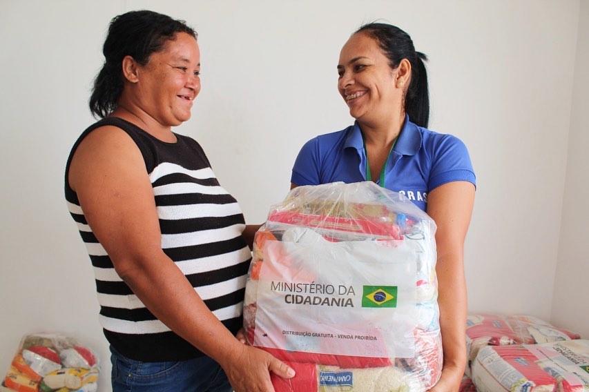 Prefeitura de Matureia realiza distribuição de cestas básicas a famílias carentes do município