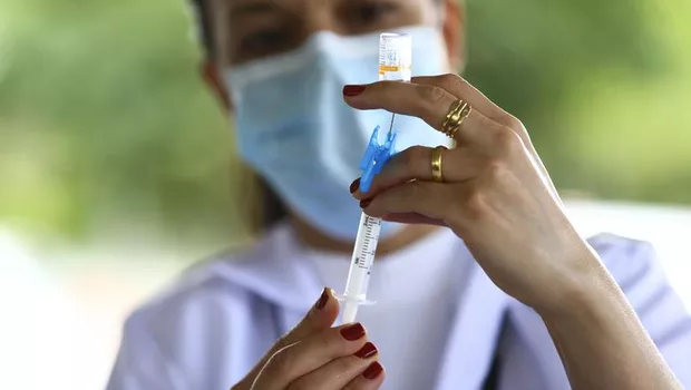 Vacinação contra dengue, Covid-19 e gripe é reforçada em João Pessoa