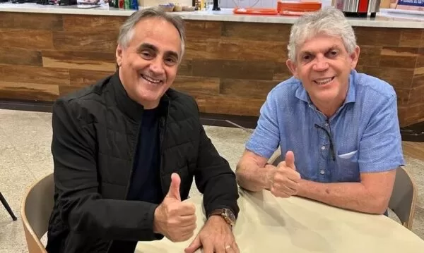 Luciano Cartaxo posa com Ricardo Coutinho e dispara: “os dois prefeitos que mais trabalharam por João Pessoa”