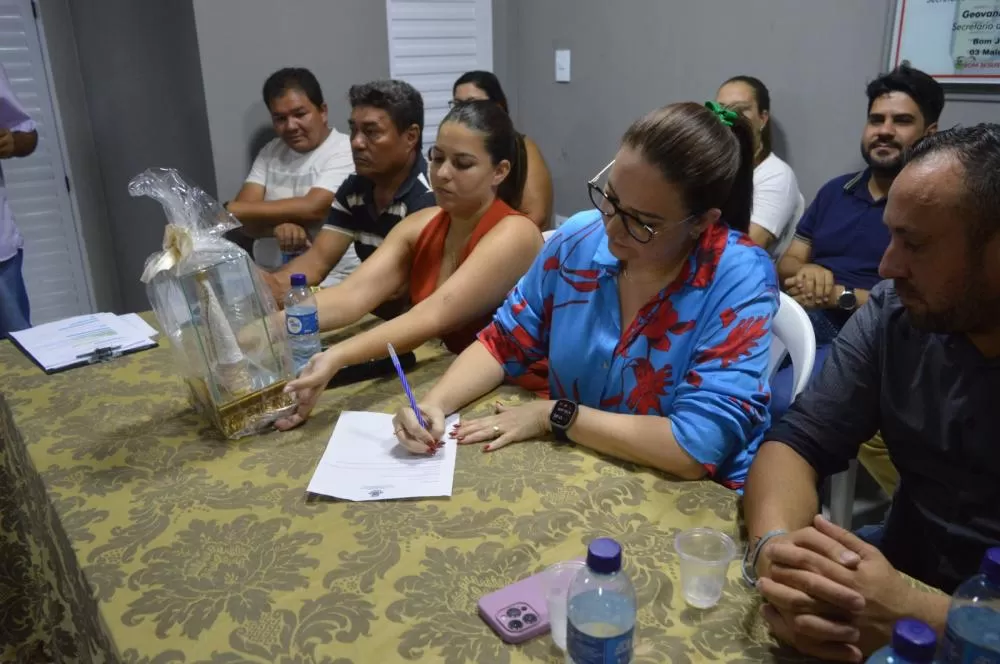 Mais ação: Em Bom Jesus, solenidade para assinatura de ordem de serviço para o início de mais uma obra foi muito prestigiada