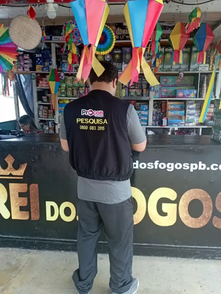 Procon-JP constata variação de até 900% nos preços de fogos de artifício