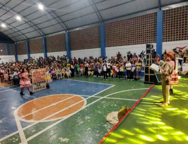 Em Quixaba, com ginásio lotado, Educação realiza 2ª edição de Mostra Artística Cultural