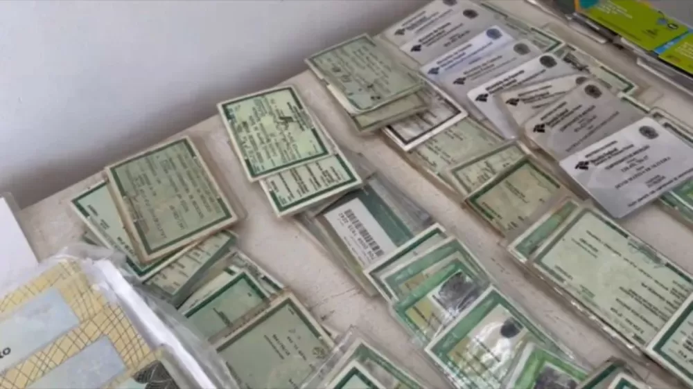 Guarda-volumes do Trauma-CG tem mais de 100 documentos esquecidos