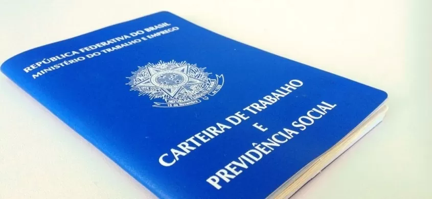 Taxa de Desemprego no Brasil Cai para 6,9% no Segundo Trimestre, Menor Nível Desde 2014