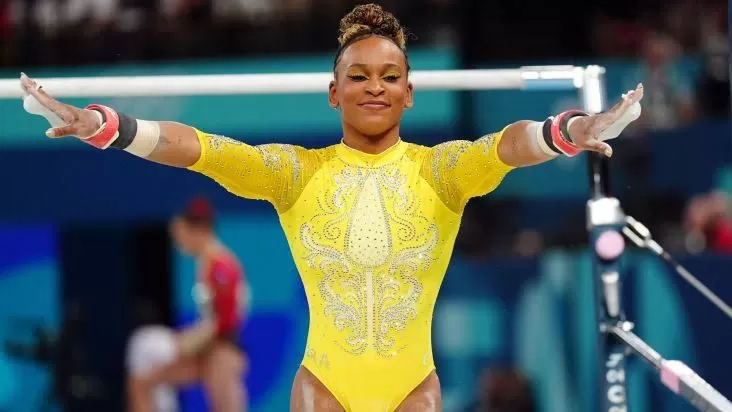 Rebeca Andrade conquista a Prata em disputa acirrada com Simone Biles no individual geral