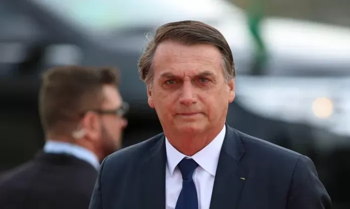 Bolsonaro quer arquivar caso das joias após decisão do TCU sobre Lula