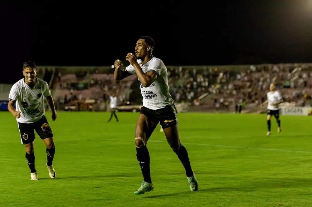 Jô assume artilharia e é a surpresa do Botafogo-PB na Série C