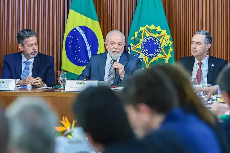 Poderes firmam acordo ambiental inédito