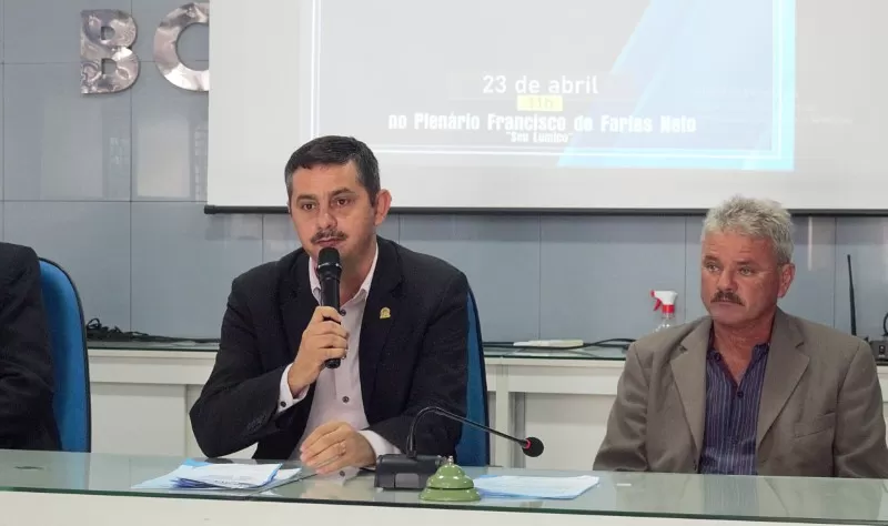 Em Boa Vista, Fernando Aires promete construção de casas populares para atender famílias carentes