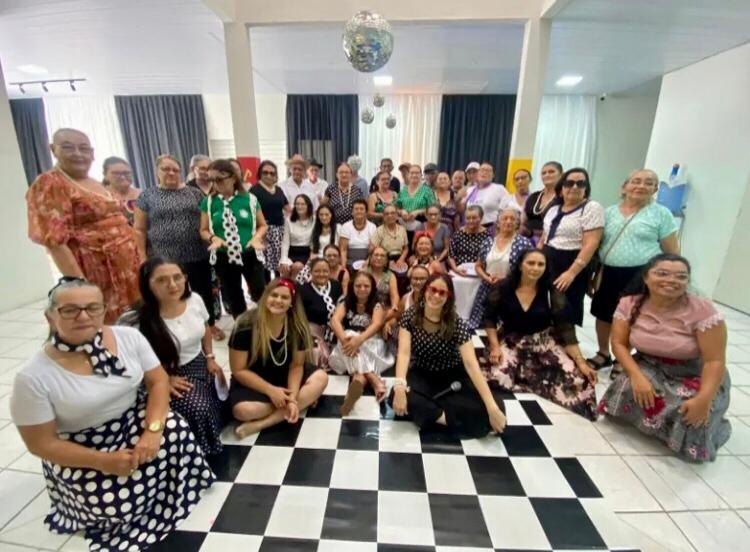 Prefeitura de Riacho dos cavalos promove festa temática para idosos em Riacho dos Cavalos
