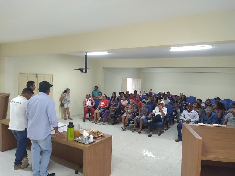 Prefeitura de Barra de Santa Rosa realiza assinatura de projetos de financiamento com o INCRA. 