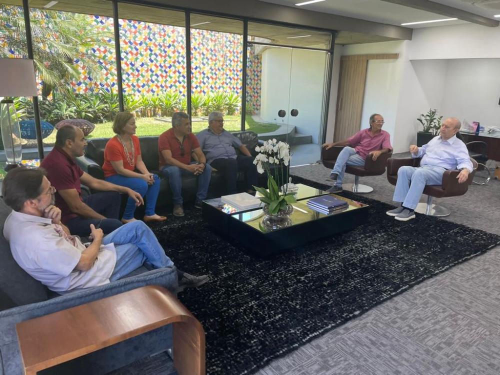 Membros do Sindipan/CG apresentam resultados da Expopão ao presidente da FIEP, Francisco Gadelha