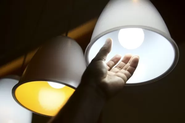 Energia elétrica puxa queda de preços em agosto, diz IBGE