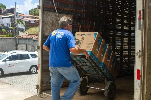 Mais de 500 escolas da rede estadual começam a receber equipamentos
