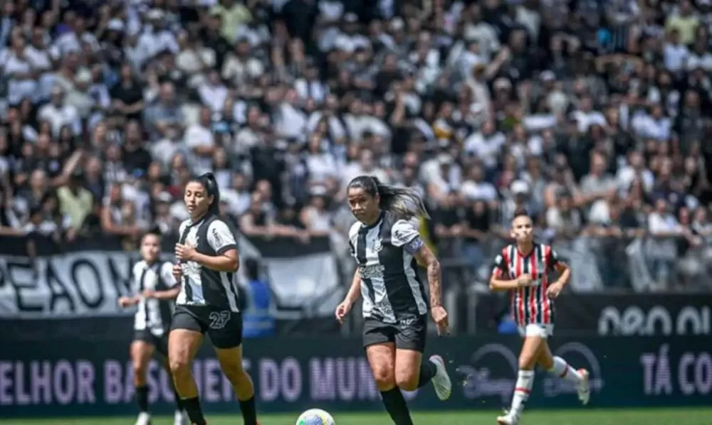 Corinthians bate o São Paulo novamente e fatura Brasileirão feminino